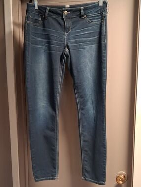 Maurices Skinny Jeans in Medium Denim Blue